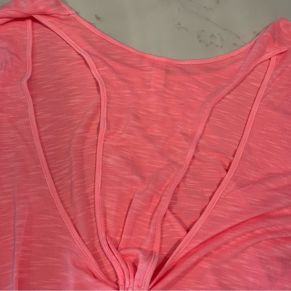 NWOT LF emma + sam neon pink cut out cropped tshirt - Picture 14 of 14